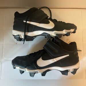 Nike Kids Black and White Softball Cleats